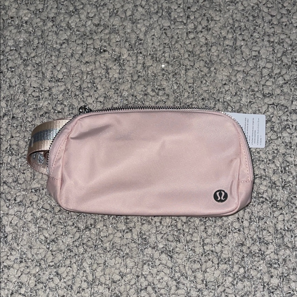 NWT LULULEMON EVERYWHERE BELT BAG